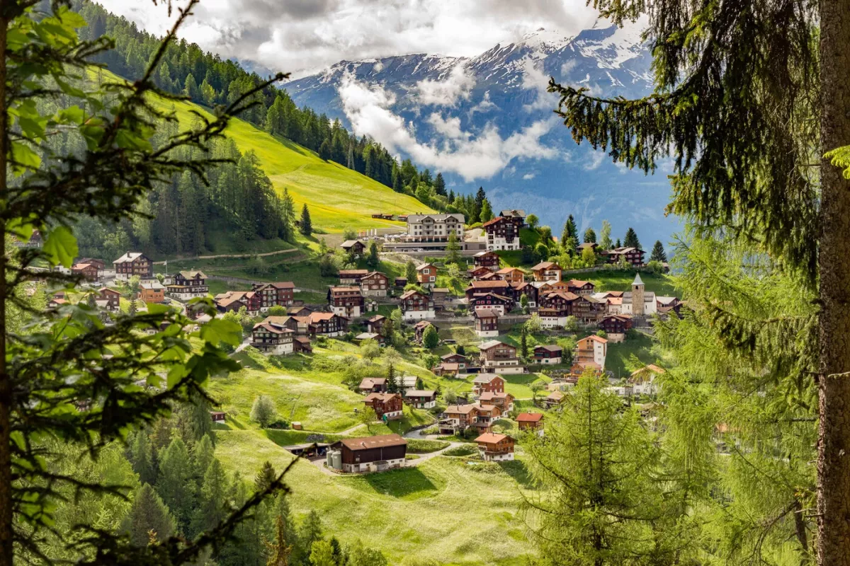arosa-alpine-village-in-Switzerland