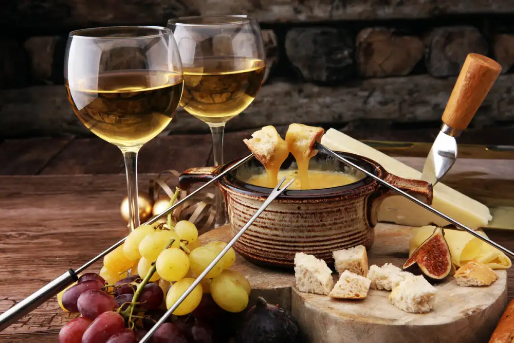 Swiss-wine-and-fondue