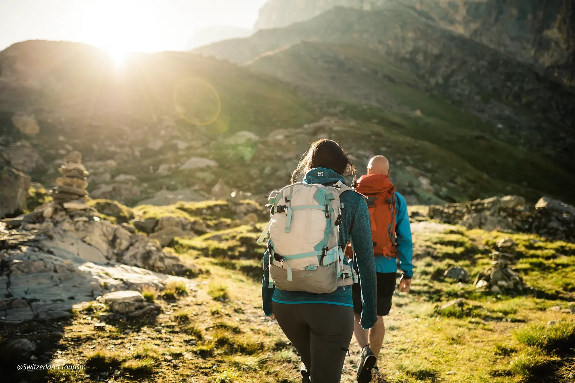 Turtmannhuette-hiking-couple