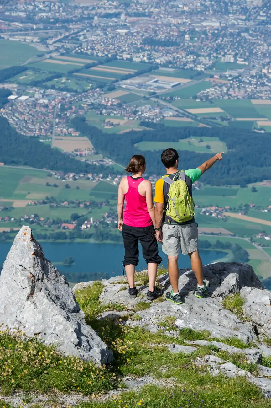 couple-hiking-stockhorn