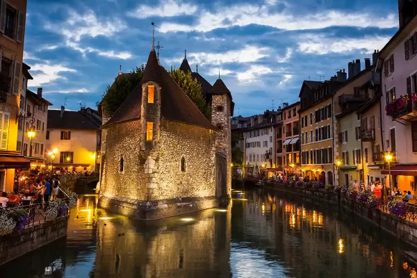 Le Palais de I'lle by night