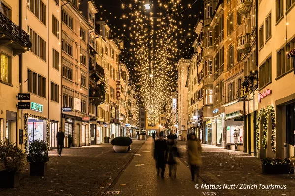 lucy-christmas-lights